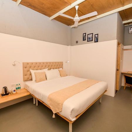 Shine Residency Hotel Májszúr Kültér fotó