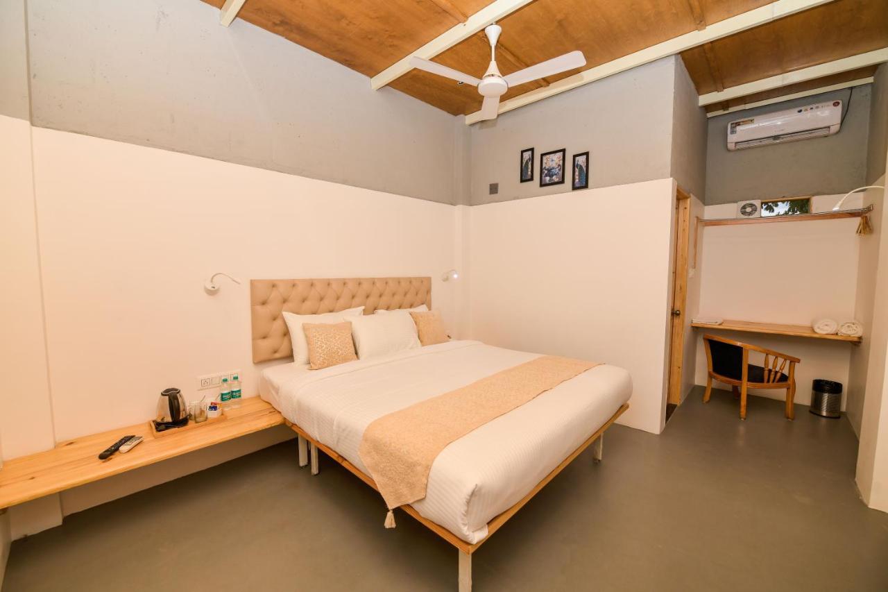Shine Residency Hotel Májszúr Kültér fotó