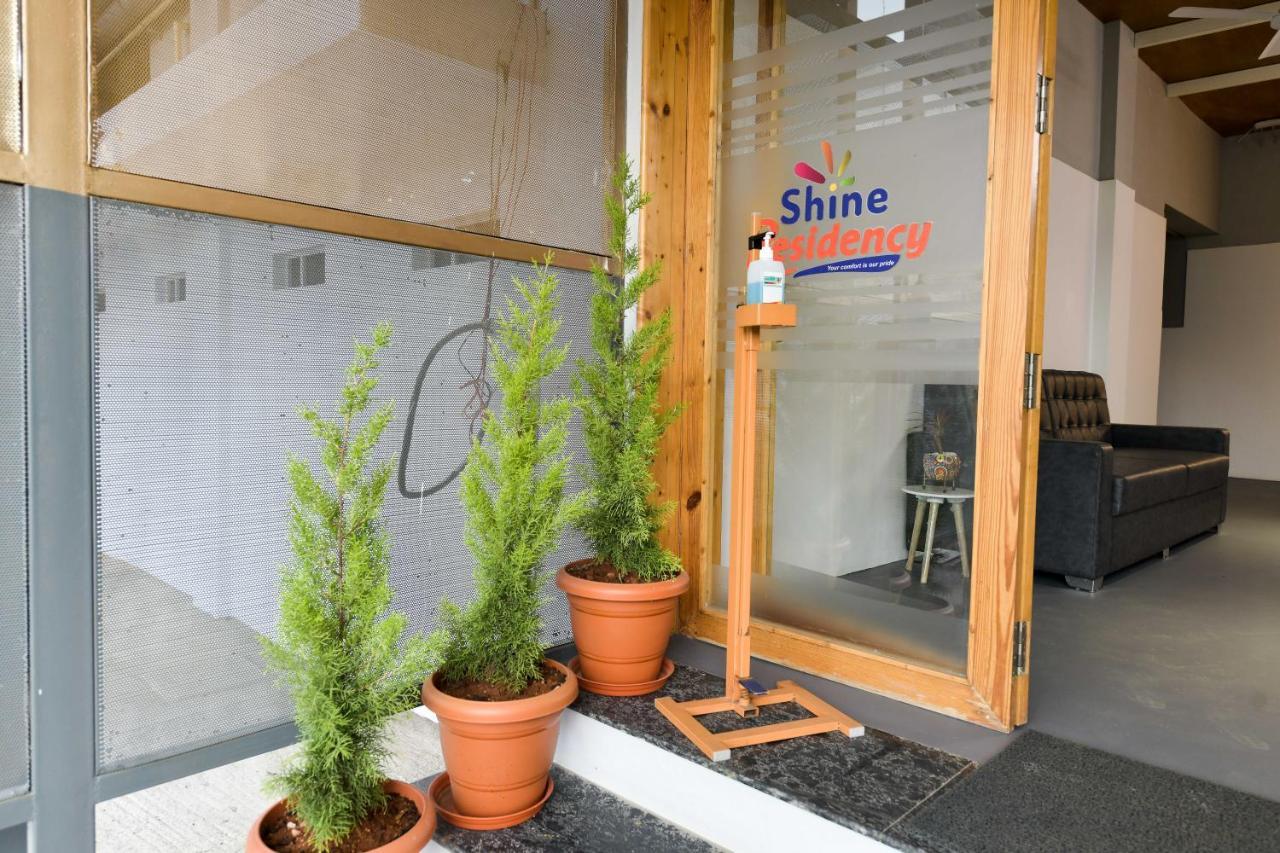 Shine Residency Hotel Májszúr Kültér fotó