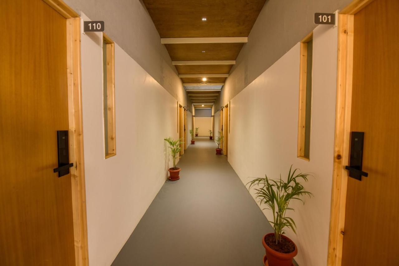 Shine Residency Hotel Májszúr Kültér fotó