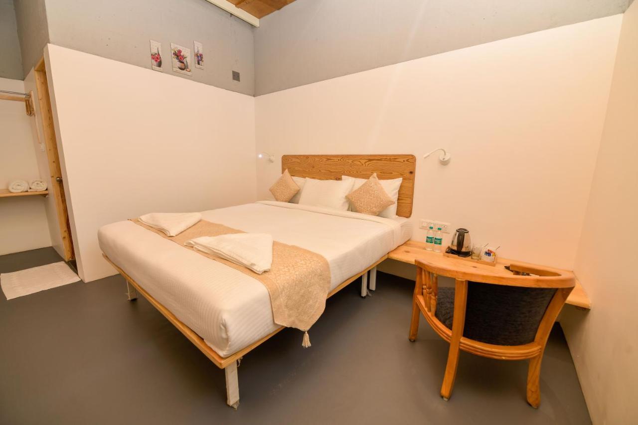 Shine Residency Hotel Májszúr Kültér fotó