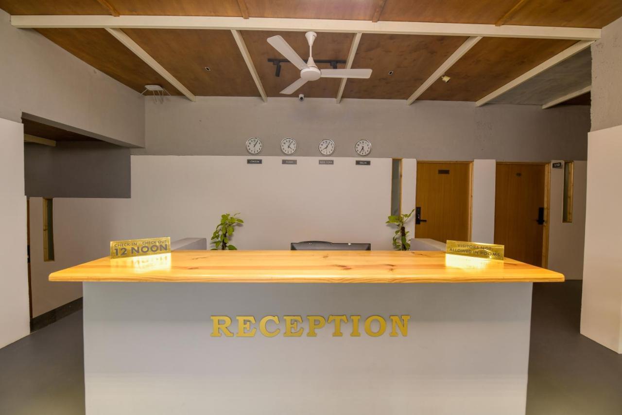 Shine Residency Hotel Májszúr Kültér fotó