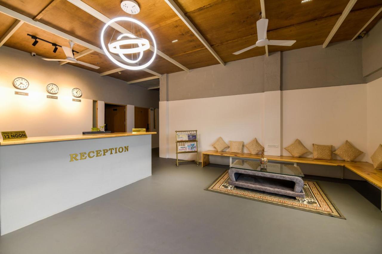 Shine Residency Hotel Májszúr Kültér fotó