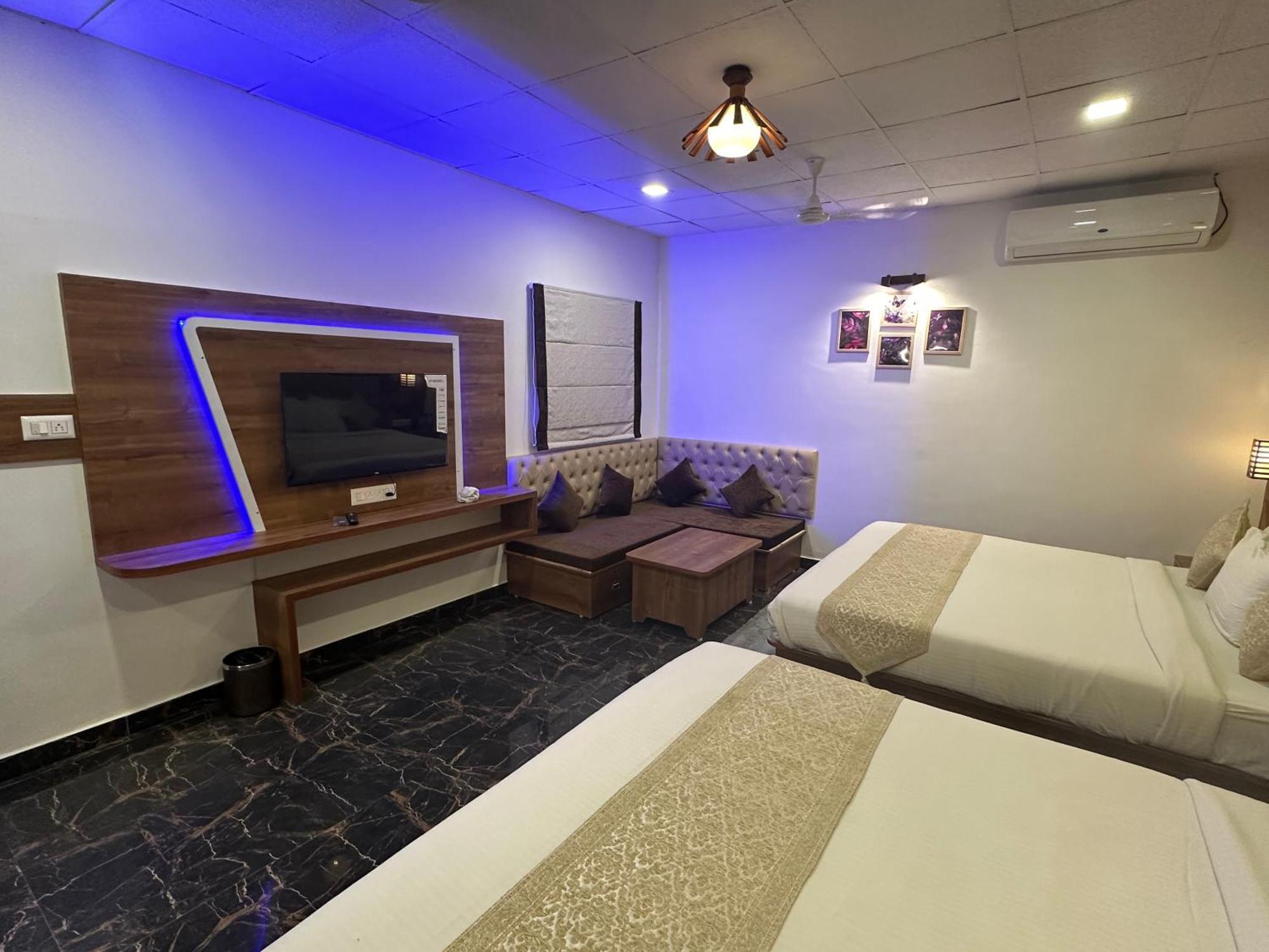 Shine Residency Hotel Májszúr Kültér fotó
